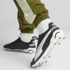 Puma Voetbalschoenen*King Ultimate FG AG voetbalschoenen heren black white fire orchid
